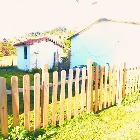 Con Jardin A 5 Minutos De La Playa 펜션 코룬가