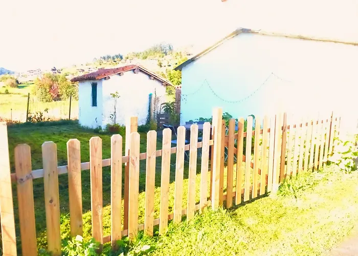 Con Jardin A 5 Minutos De La Playa 펜션 코룬가